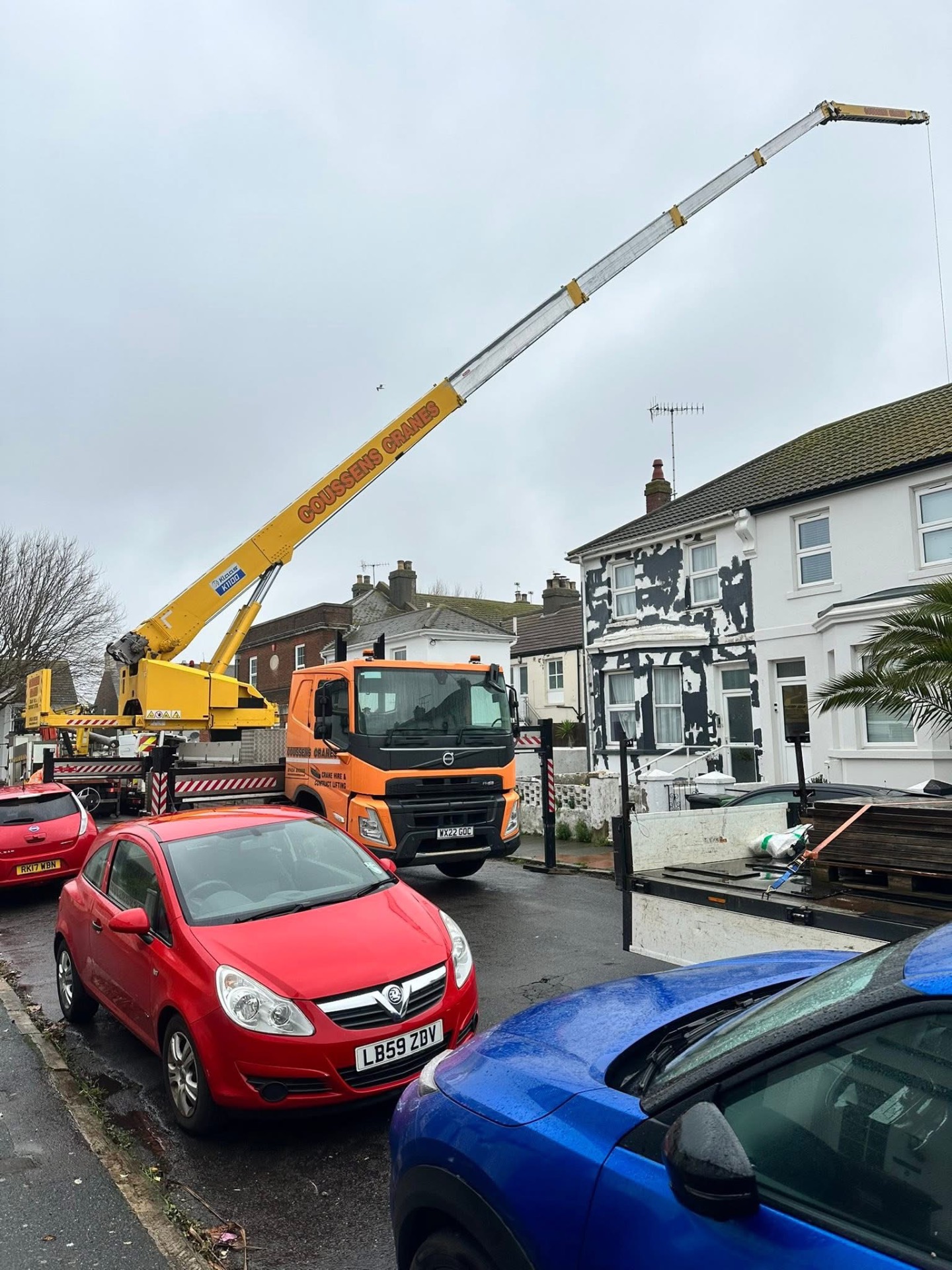 Coussens crane lifting on a narrow residential street